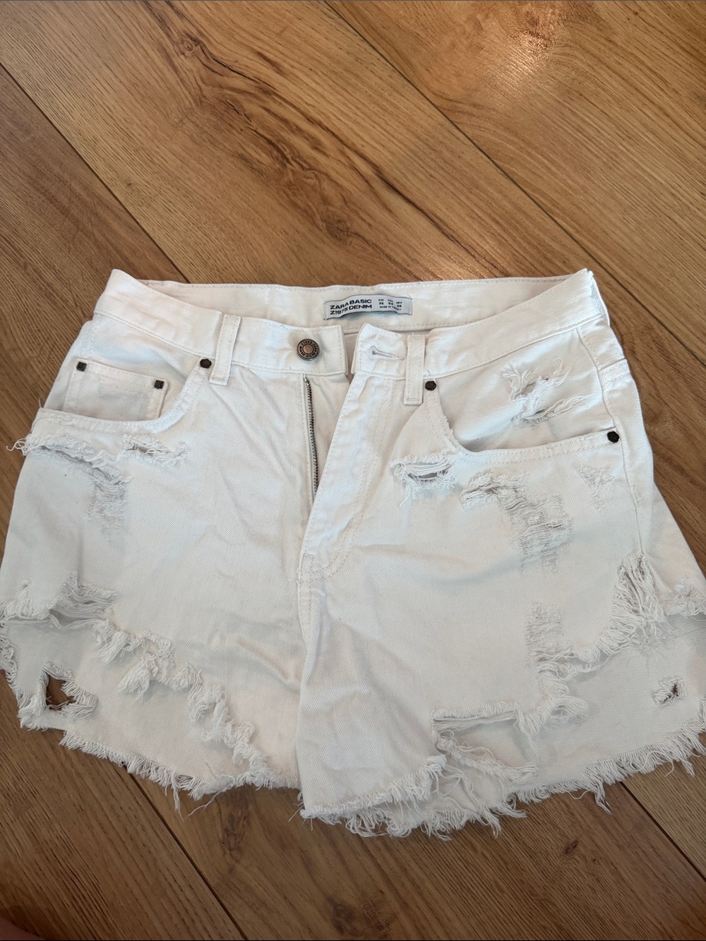 Zara White Distressed Frayed Hem Denim Shorts